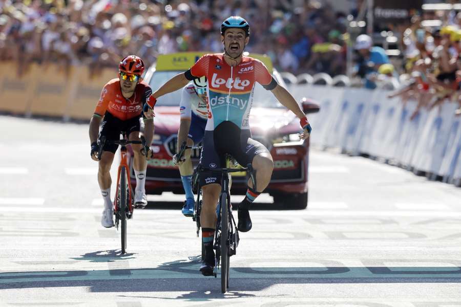 Victor Campenaerts hield in de sprint zijn twee medevluchters achter zich