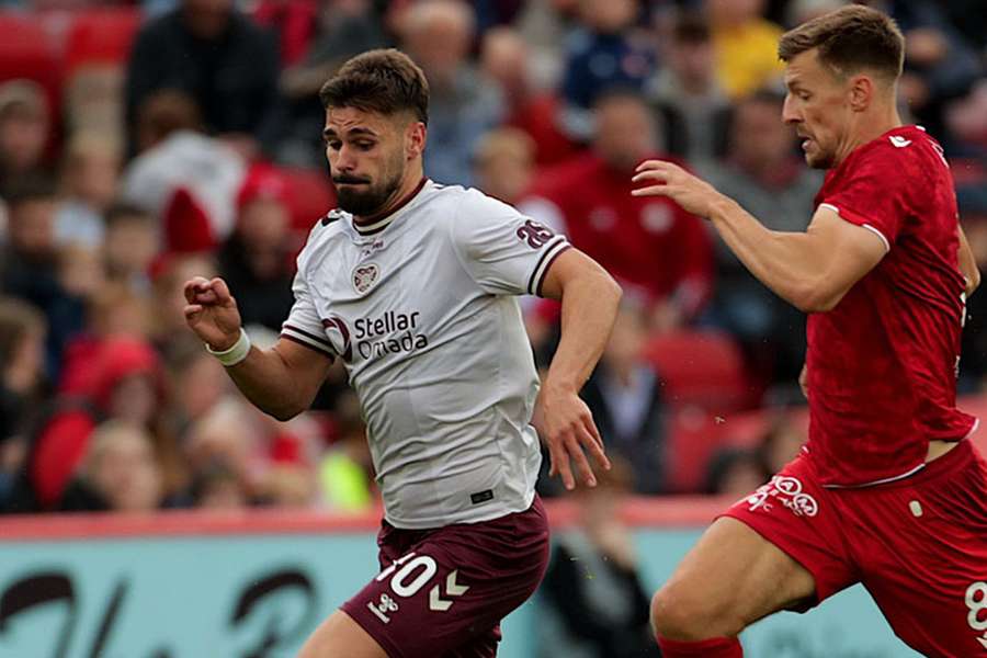 Cláudio Braga tenta escapar a Lyons Cláudio Braga tenta escapar a Lyons