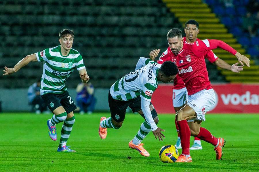 Sporting venceu o Santa Clara por 1-2 na 11.ª jornada da Liga Portugal Sporting venceu o Santa Clara por 1-2 na 11.ª jornada da Liga Portugal