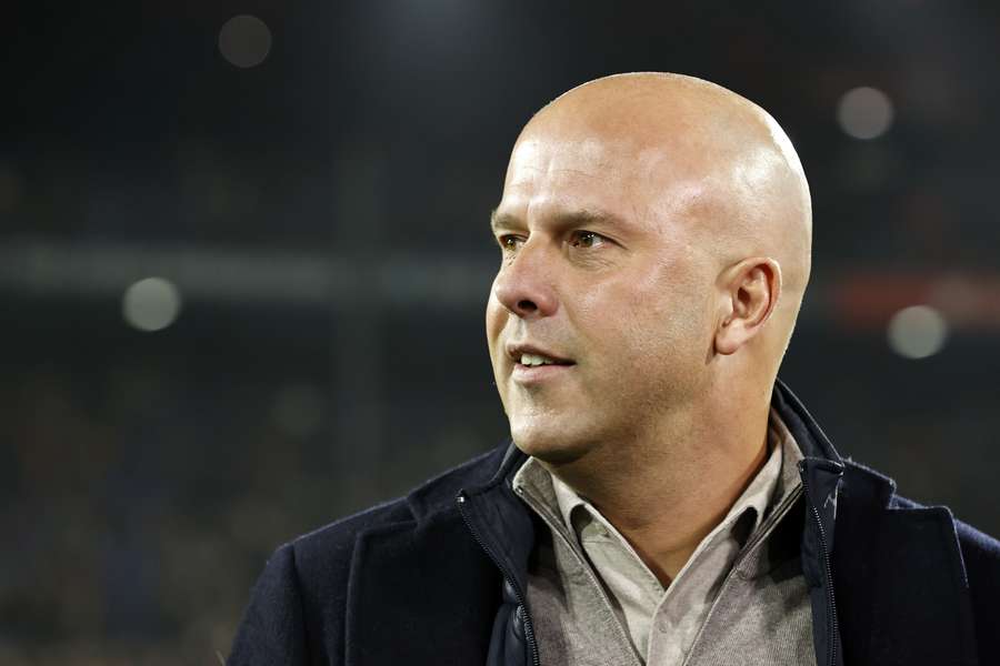Arne Slot heeft er alle begrip voor dat Feyenoord aanvaller Javairô Dilrosun naar Mexico laat vertrekken