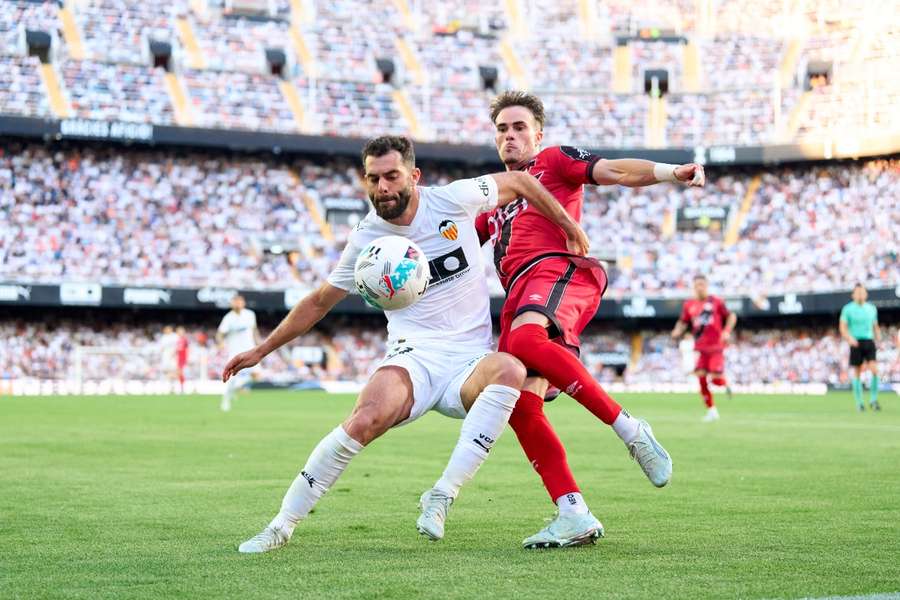 Luis Rioja ante Pep Chavarría