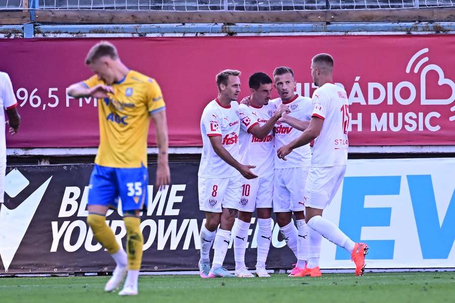 Teplice v pátém ligovém kole prohrály doma se Zbrojovkou 0:2. Teplice v pátém ligovém kole prohrály doma se Zbrojovkou 0:2.