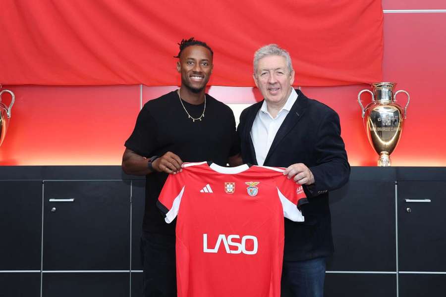 Pany Varela com as cores do Benfica