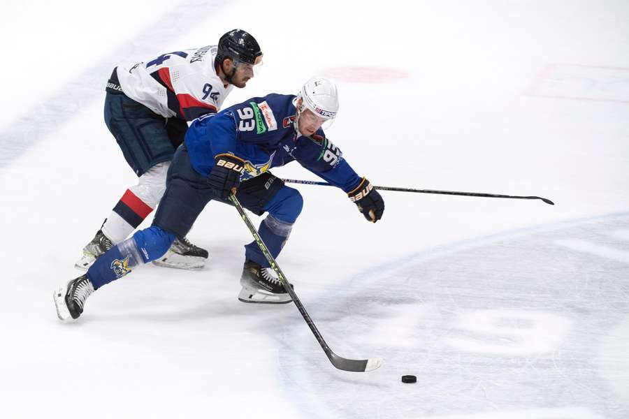 Archambault sa vydal do Francúzska.