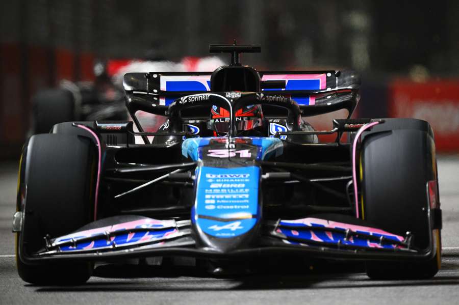 Esteban Ocon compite para Alpine.