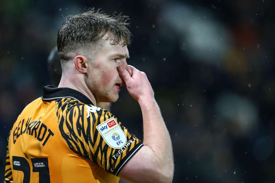 Hull's promotion push dented by Watford draw