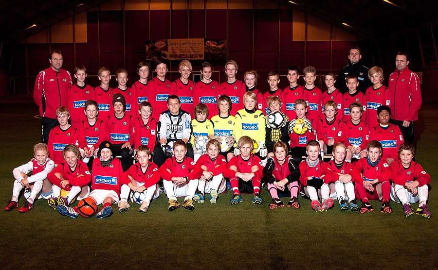 Le petit Erling (en bas à gauche) dans son club d'origine, Bryne.