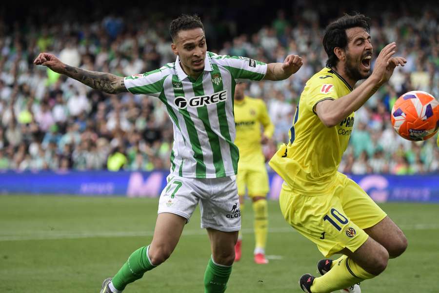 Antony golpea a Parejo
