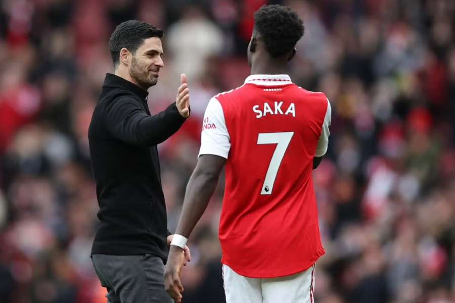 Arteta congratulating Saka following his brace against Palace