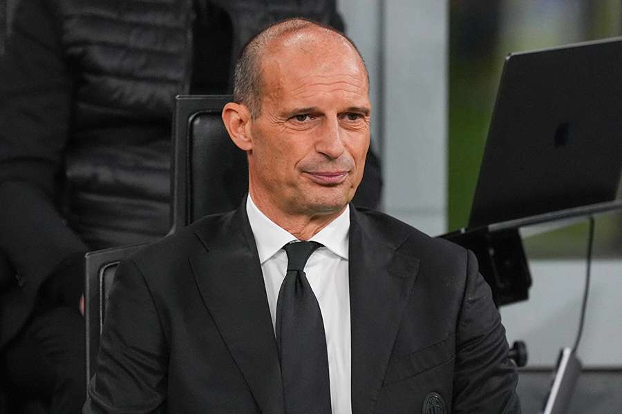 Massimiliano Allegri skončil na lavičce AC Milán. Massimiliano Allegri skončil na lavičce AC Milán.