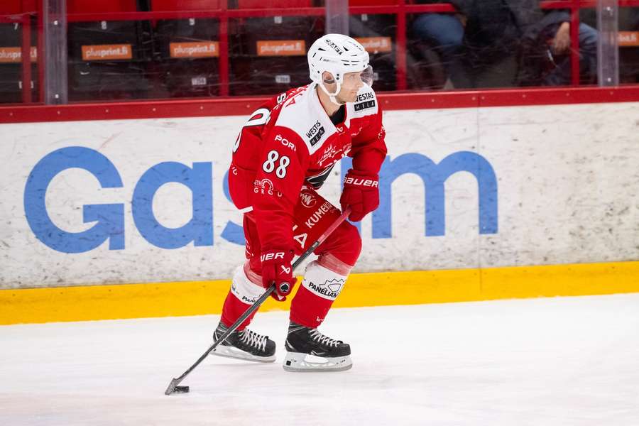 Johan Olofsson scored Assat's equaliser against TPS Turku Johan Olofsson scored Assat's equaliser against TPS Turku