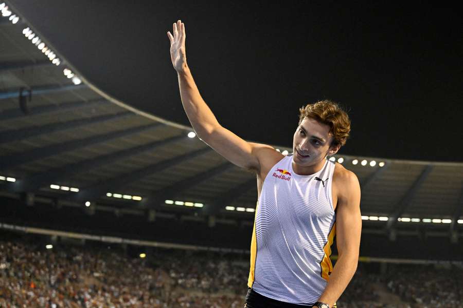 Sweden's Armand Duplantis broke his own pole vault world record in the Diamond League finale in Eugene, Oregon on Sunday