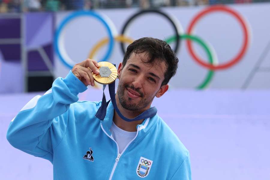 José Torres, con su medalla de oro en París