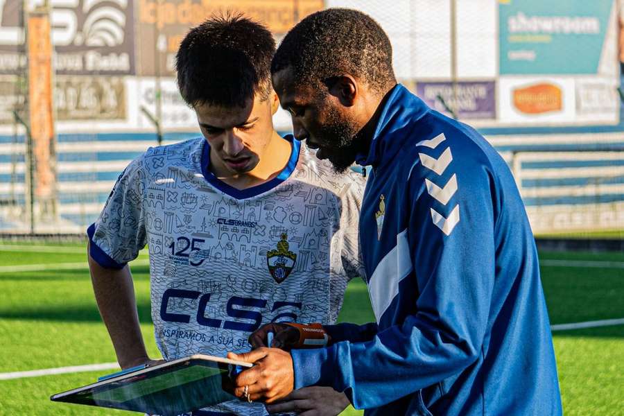 Miguel Abreu dá indicações a um jogador Miguel Abreu dá indicações a um jogador