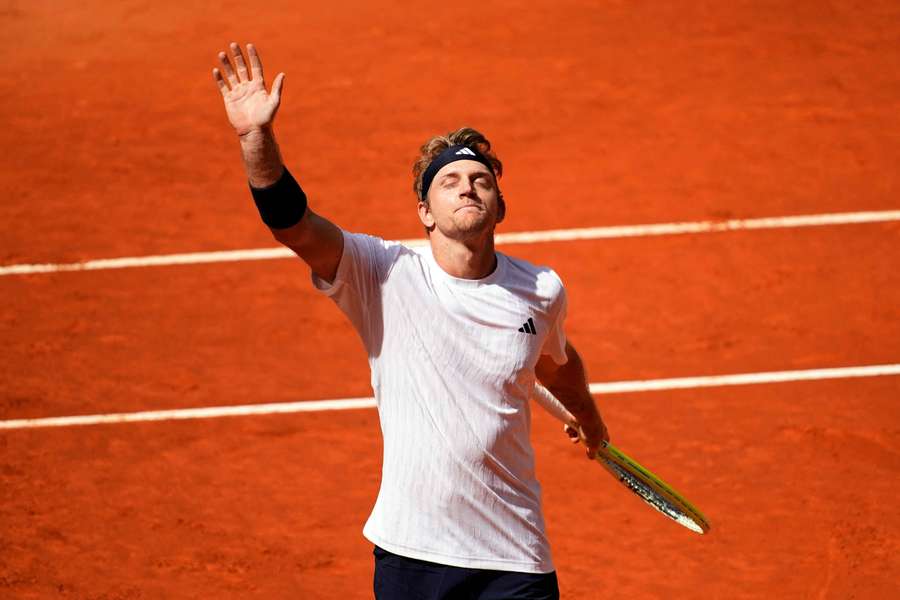 Alexander Davidovich revine la acțiune luni.