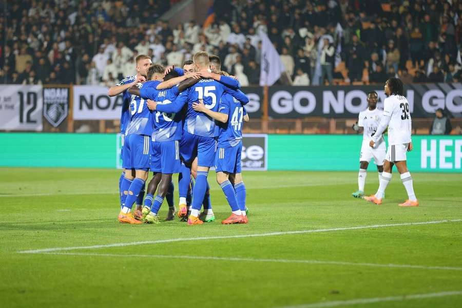 Olomouc slaví v Arménii jeden ze dvou gólů v síti Noahu. Olomouc slaví v Arménii jeden ze dvou gólů v síti Noahu.