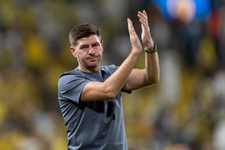 Steven Gerrard vedl Al Ettifaq od července 2023.