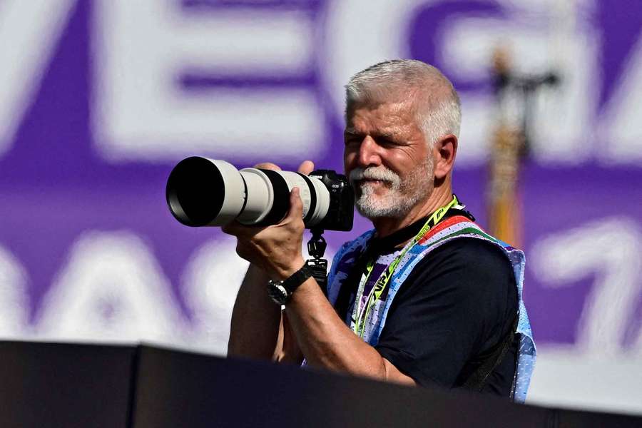 Media: prezydent Czech podziwiał wyścigi F1 incognito, przebrany za fotoreportera Media: prezydent Czech podziwiał wyścigi F1 incognito, przebrany za fotoreportera