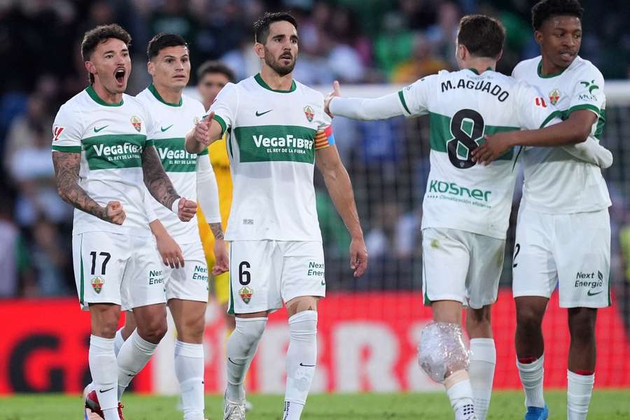 Los jugadores del Elche celebran un gol Los jugadores del Elche celebran un gol