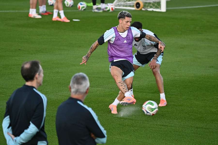 Prestianni no treino da Argentina Prestianni no treino da Argentina