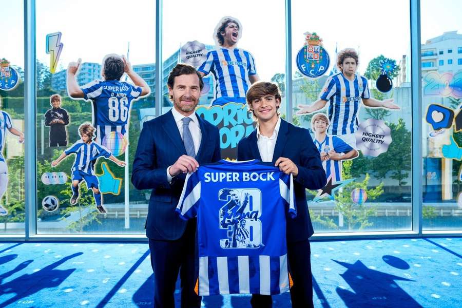 Rodrigo Mora renovou até 2030 com o FC Porto