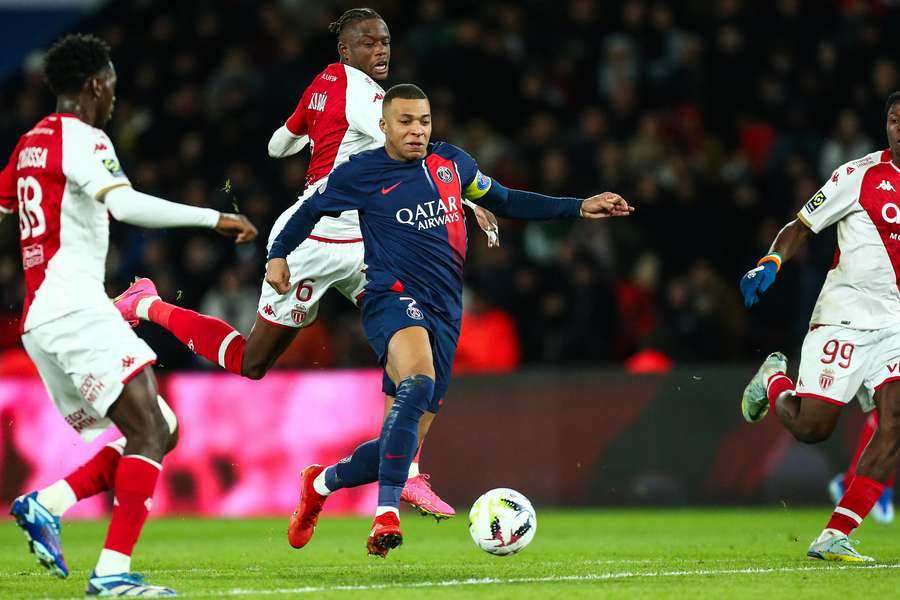 Kylian Mbappé (PSG) lors du match de Ligue 1 entre le Paris Saint-Germain et l'AS Monaco, le 24 novembre 2023 au Parc des Princes. Kylian Mbappé (PSG) lors du match de Ligue 1 entre le Paris Saint-Germain et l'AS Monaco, le 24 novembre 2023 au Parc des Princes.
