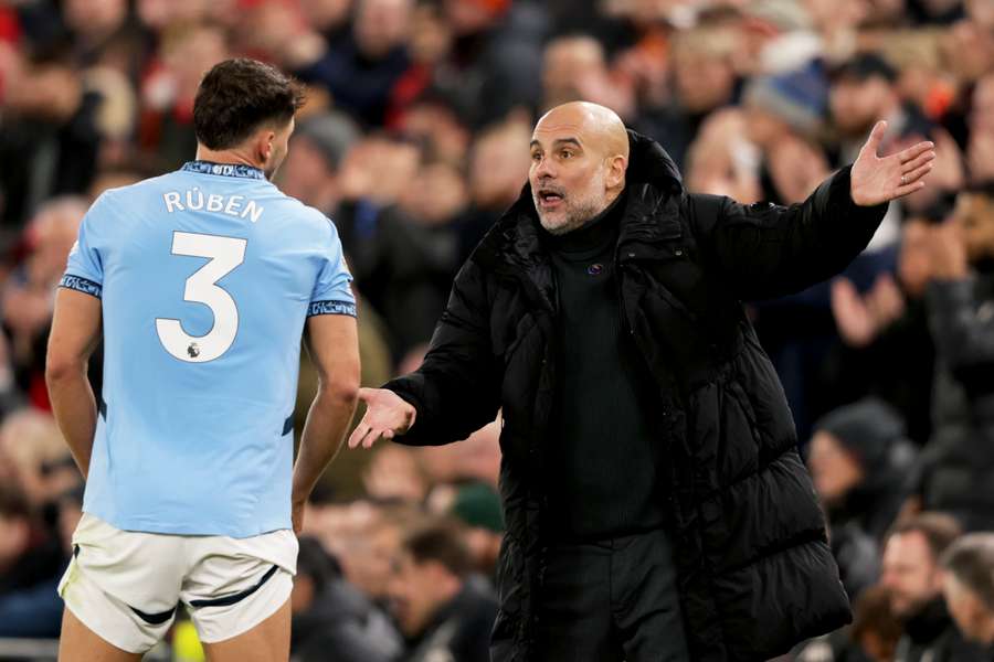 Manchester City sa výsledkovo trápi. 