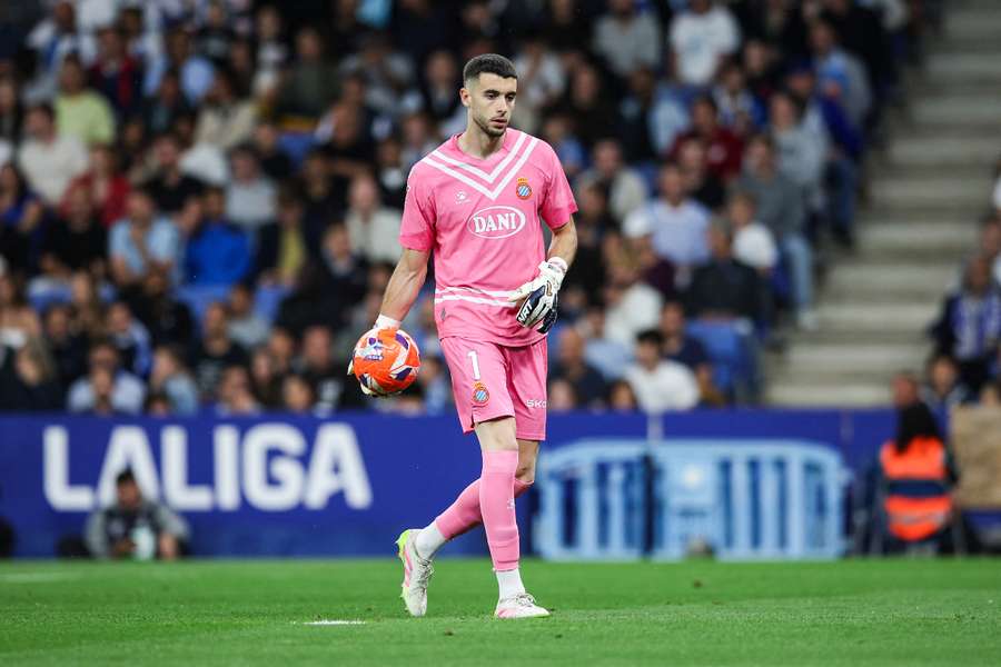 Joan García y el Barcelona, a falta de una reunión