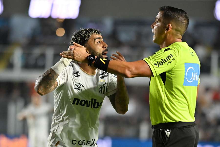 Gabigol falhou uma grande oportunidade Gabigol falhou uma grande oportunidade