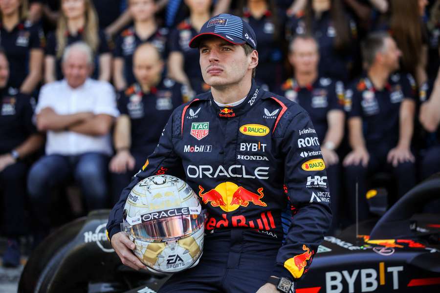 Verstappen foi um dos punidos pela FIA pelo uso de palavrões