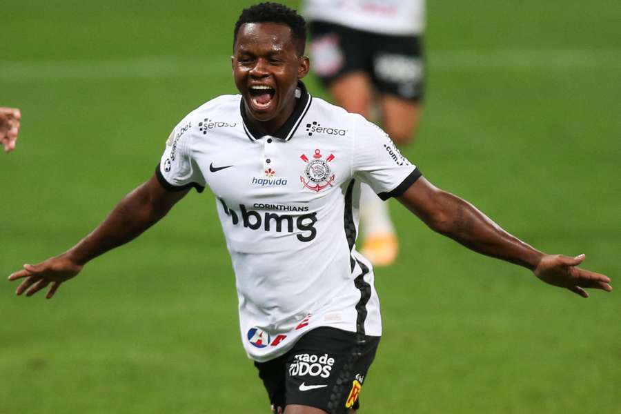 Cazares atuou no Corinthians entre 2020 e 2021