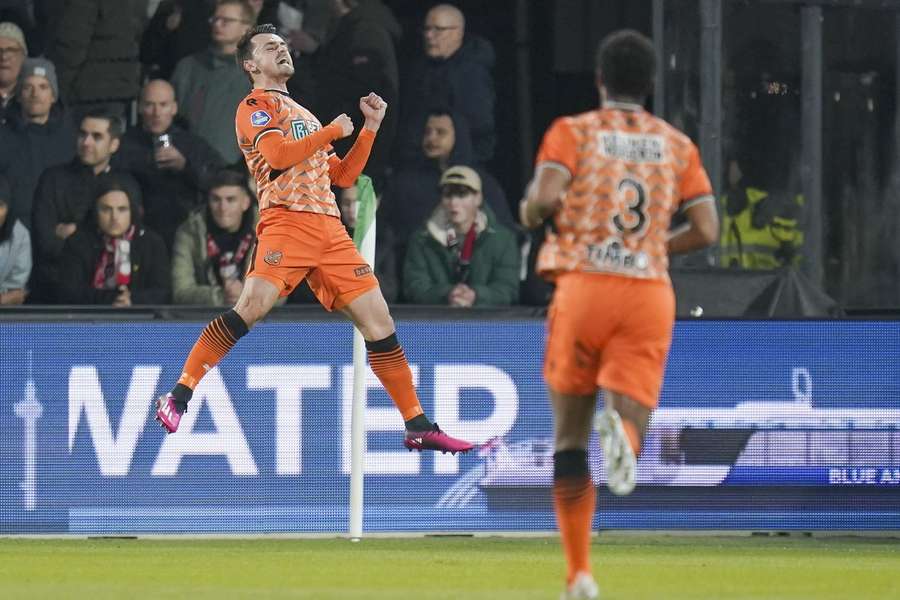 Daryl van Mieghem is de man in vorm bij de Volendammers. Hier na een doelpunt in De Kuip