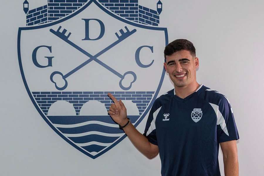 Costinha oficializado pelo Chaves