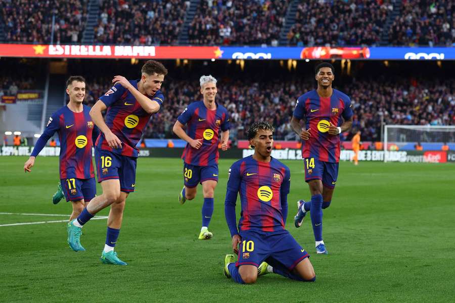 Yamal celebra su gol