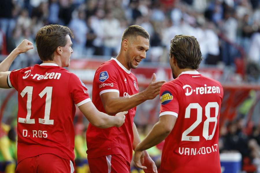 Twente je pred odvetou vo výhodnej pozícii. Twente je pred odvetou vo výhodnej pozícii.