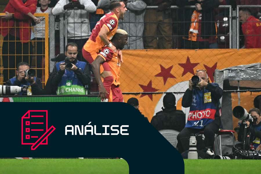 Victor Osimhen festeja o seu golo decisivo contra o Liverpool 