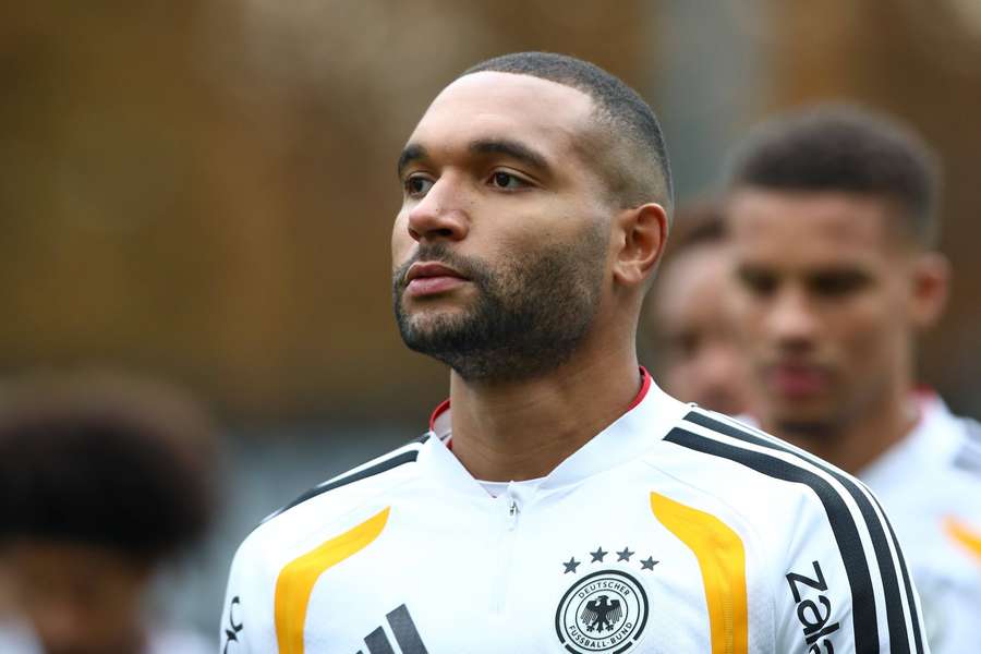 Jonathan Tah übernimmt die Rolle des Aushilfs-Kapitän. Jonathan Tah übernimmt die Rolle des Aushilfs-Kapitän.