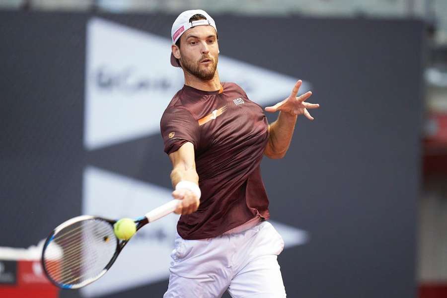 João Sousa está um passo mais perto do quadro principal do torneio em Auckland