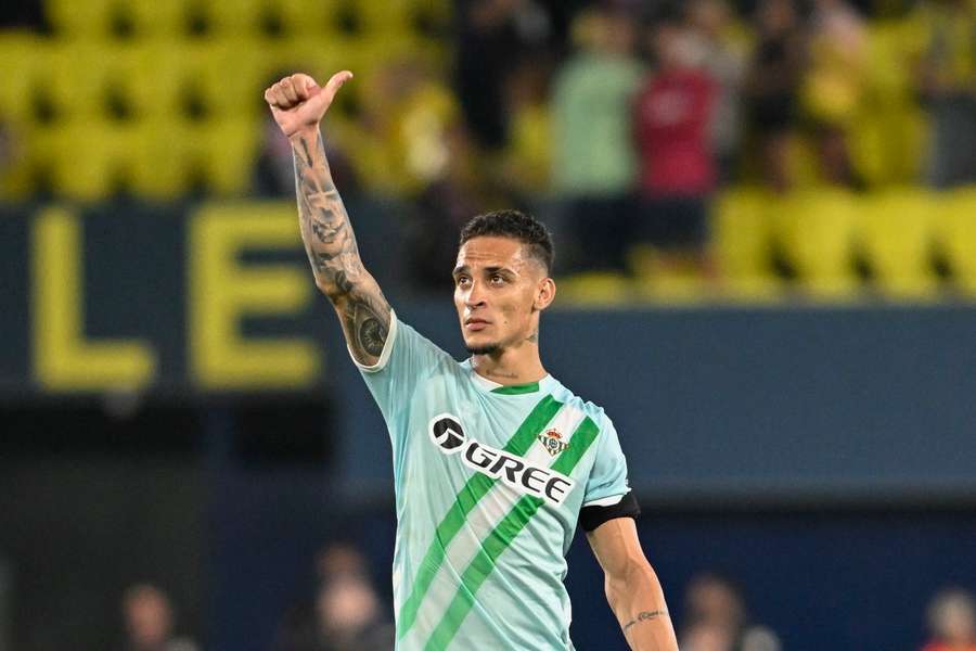 Antony fez os dois gols do Betis em confronto fora de casa