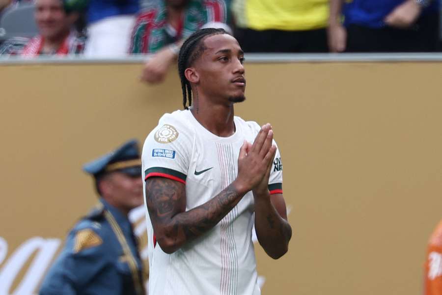 João Pedro se dirigiu à torcida do Fluminense e pediu desculpas pelos gols