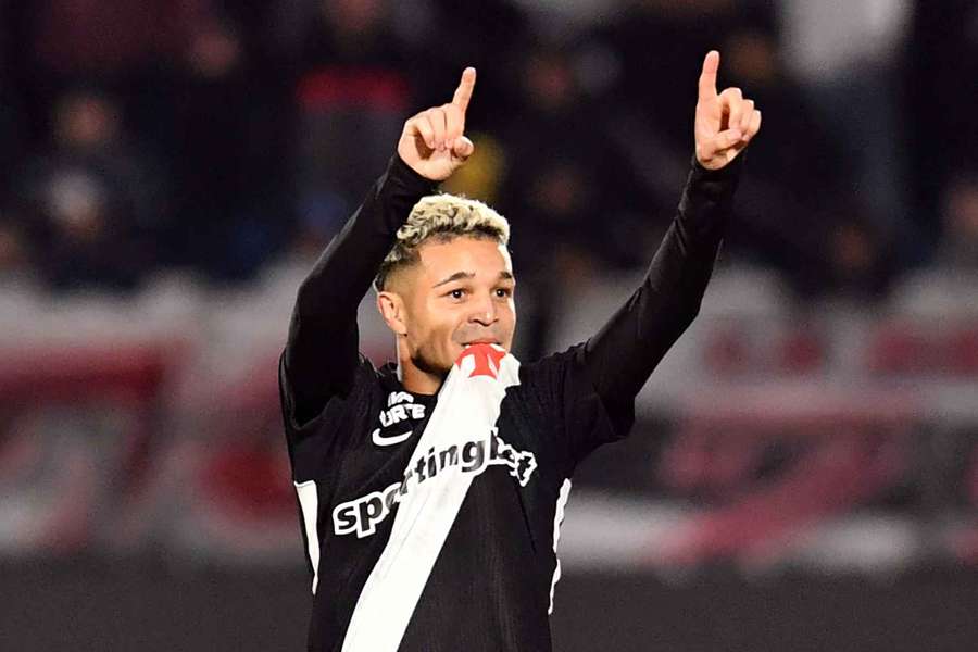 Senhor Sul-Americana: Adson transforma superação em protagonismo e vira herói do Vasco Senhor Sul-Americana: Adson transforma superação em protagonismo e vira herói do Vasco
