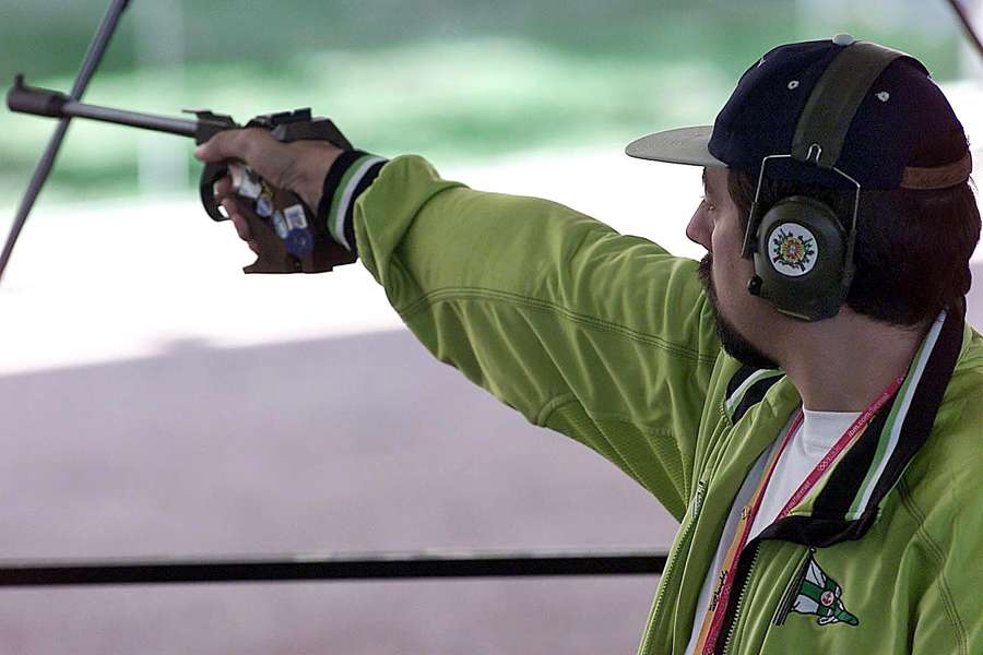 João Costa 19.º e Joana Castelão 27.ª nos Europeus de pistola a 10 metros