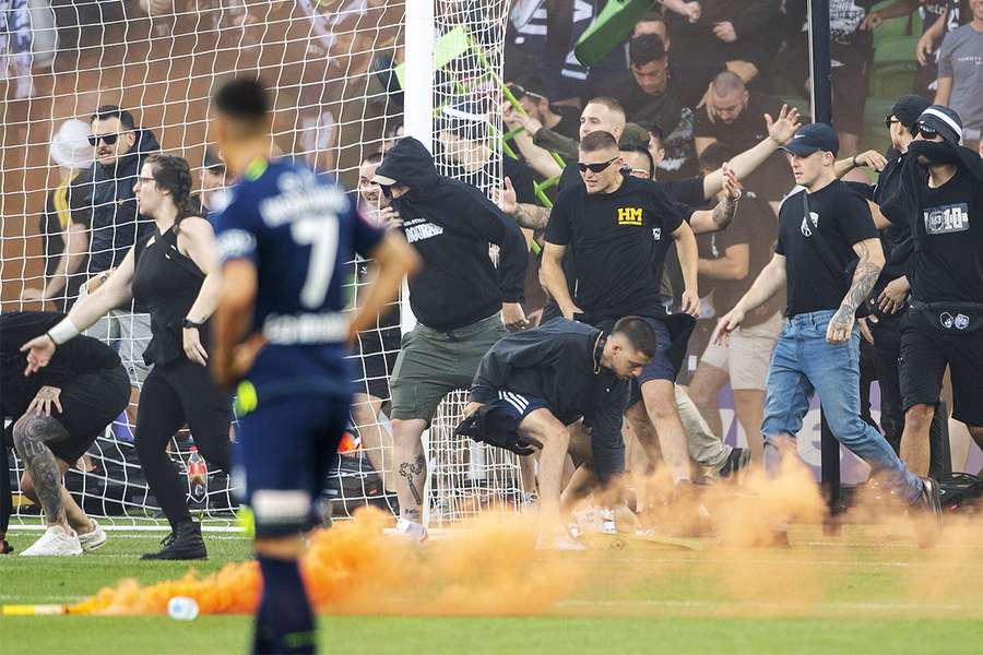 Os adeptos protestaram contra a mudança de local das finais da A-League