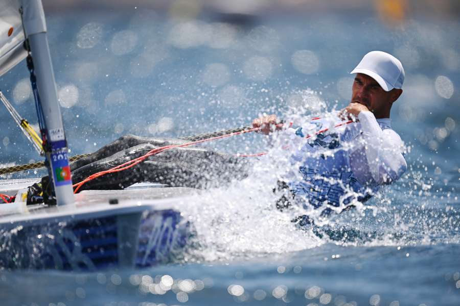 Eduardo Marques venceu a sexta regata de ILCA 7 dos Jogos Olímpicos