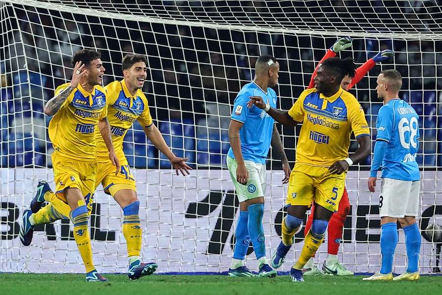 Frosinone zamraża Napoli pokerem na Maradonie i awansuje do ćwierćfinału