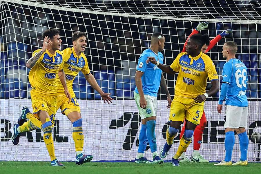 Taça De Itália Frosinone Marca Quatro Golos No Maradona E Elimina Nápoles 4 0 Flashscorept 