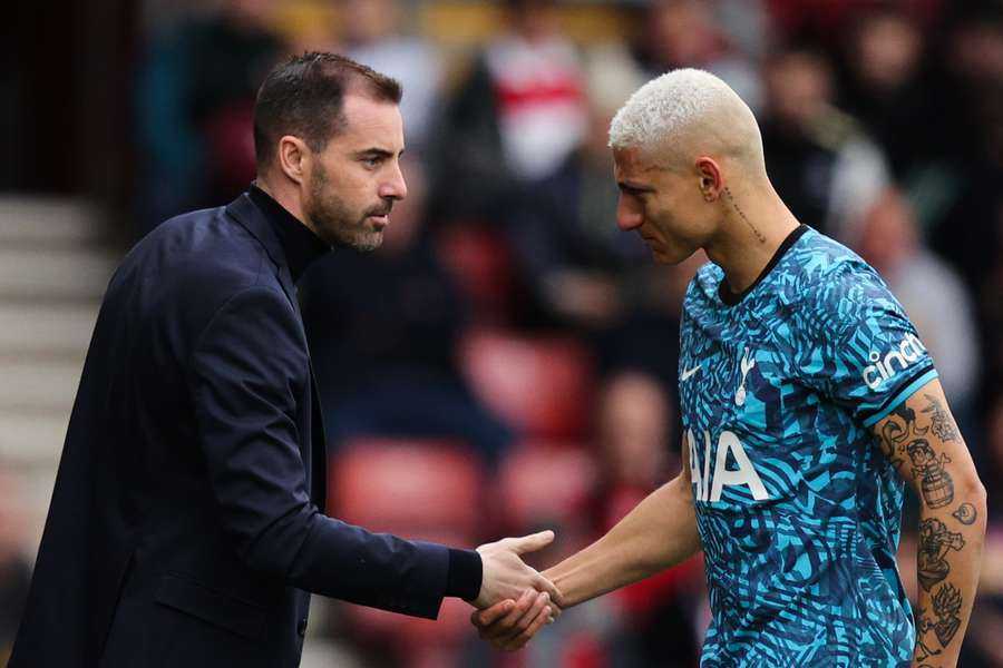 Richarlison recebeu a solidariedade do técnico do Southampton, Rubén Sellés