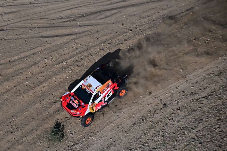 Quintero vainqueur en auto de la 2e étape, Al Attiyah aux commandes