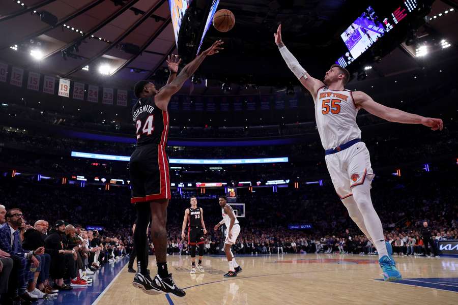 Hartenstein holte seine vier Punkte zu wichtigen Zeitpunkten. Er trug zudem mit sechs Rebounds zum Sieg bei.