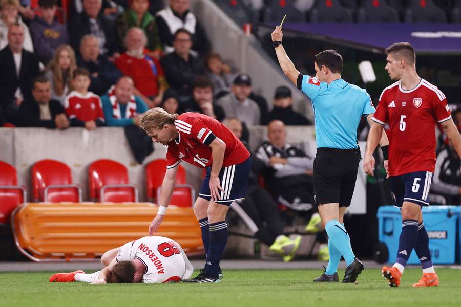Pavel Šulc byl proti Anglii po 25 minutách vyloučen.